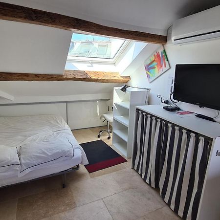Appartement Coeur De Paris Avec Vue Sur Les Toits Buitenkant foto